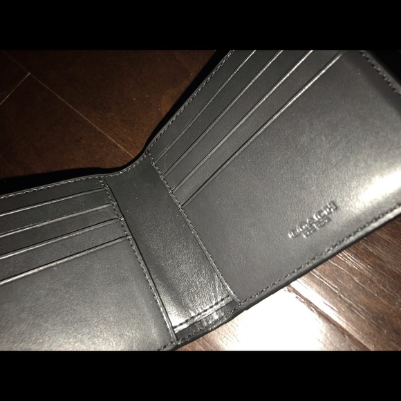 Coach wallet 😀 - Picture 4 of 4